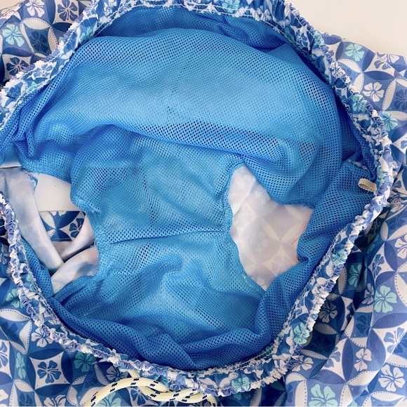 Tommy Bahama Rialto Reel It In 6” Swim Trunks Size M - Picture 4 of 7